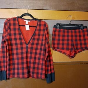 NWOT Victoria's Secret large Buffalo plaid long Sleeve Top With Matching shorts